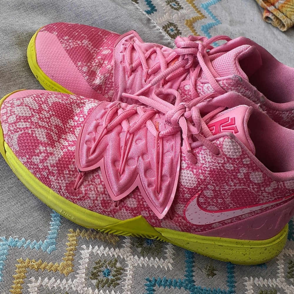 Kyrie 5, Spongebob Edition. PATRICK shoes.